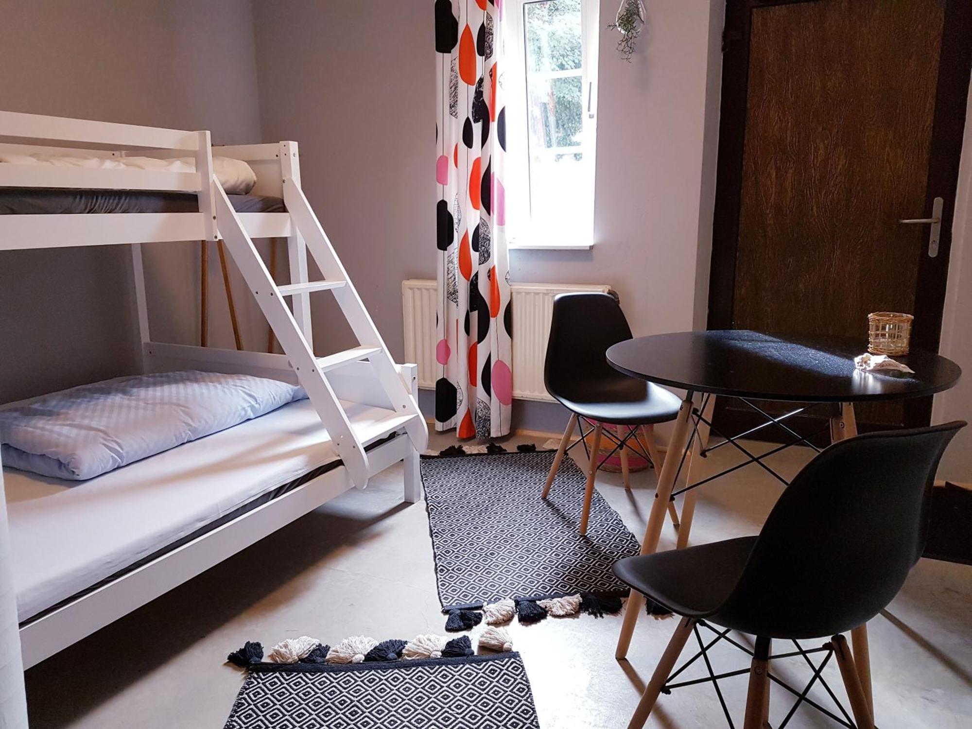 Dreibettzimmer mit Bad